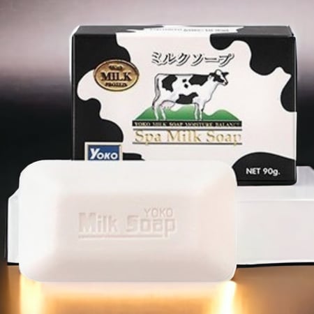 صابون الحليب من يوكو سبا ميلك 90 جرام  تعمل كمقشر لتخليص البشرة من الخلايا الميتة كما تعمل على ترطيب البشرة الجافة.