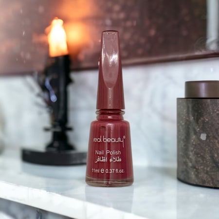 مناكير ريل بيوتي إنه طلاء أظافر سريع الجفاف يوفر لونًا عالي التأثير مع لمسة نهائية فائقة اللمعان