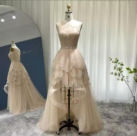 فستان طبقات من الأمام قصير