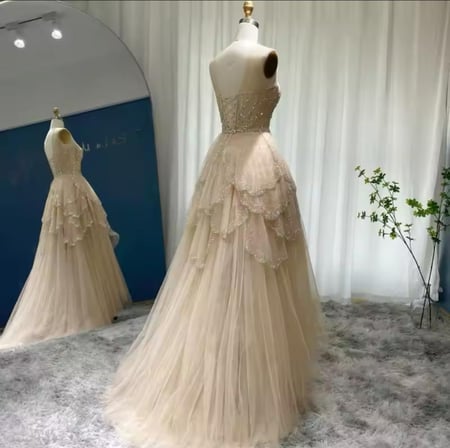 فستان طبقات من الأمام قصير