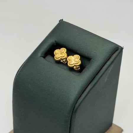 حلق تصميم عالمي ذهب عيار 18