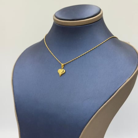 عقد قلب ذهب كم عيار 18