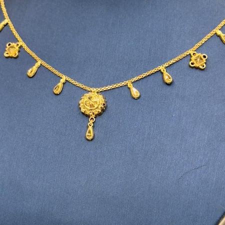 عقد ياسمينة جابر ذهب عيار 21