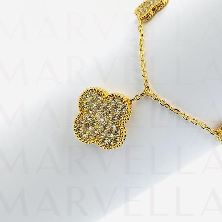 أسوارة زركونيا مونوغرام كلوفر مرصعة – Pavé Clover Charm