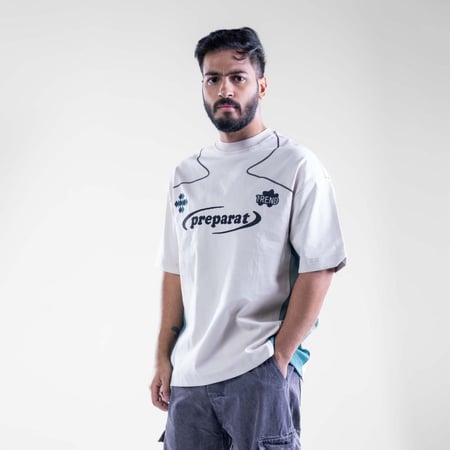 تيشيرت اوفر سايز نص كم بكتابة اماميه وخطوط منحنيه - بيج