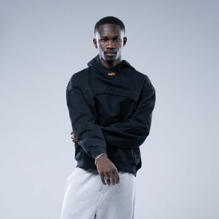 هودي أوفرسايز بكاب وتصميم جيب فريد-أسود