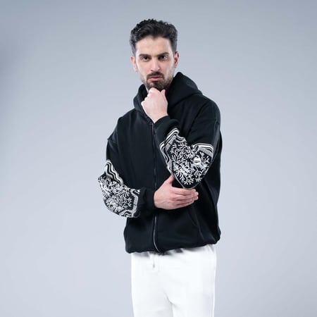 هودي واسع بكاب بسحاب وتطريز مزخرف على الأكمام - اسود