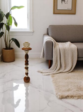 مبخرة أرضية بقاعدة خشبية أنيقة