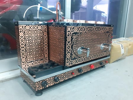 سماور ماكينة الشاي البخاري والقهوة النحاسي الأصلي ذو الأربع أباريق بسعة 40 لتر كهرباء وغاز