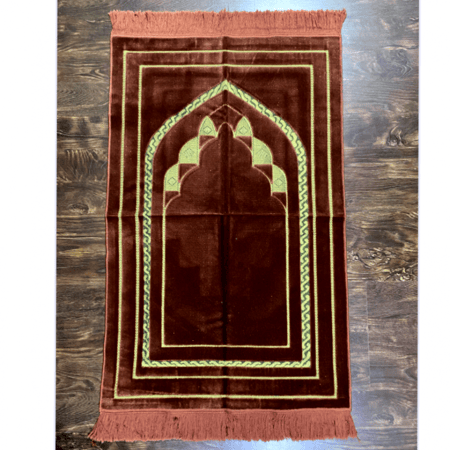 سكيني Skinny - سجادة صلاة تركية بنقش جميل ولون بني فخمة ومريحة