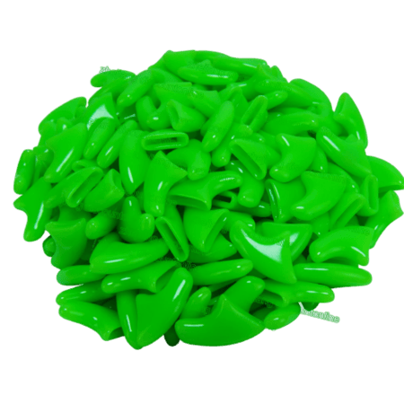 تلبيسة أظافر باللون الأخضر للقطط