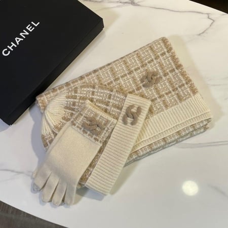 سكارف شانيل +كاب + قلفز 35*200