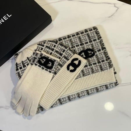 سكارف شانيل +كاب + قلفز 35*200
