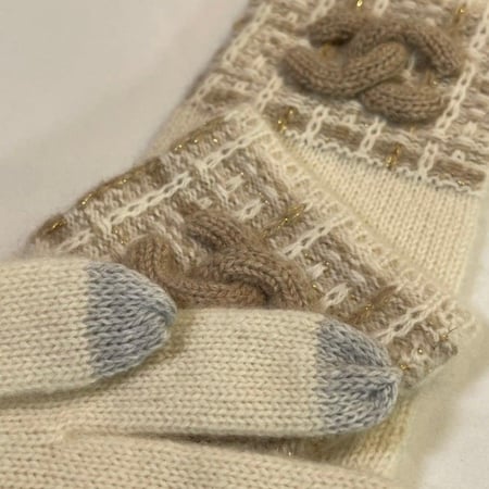 سكارف شانيل +كاب + قلفز 35*200