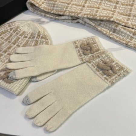 سكارف شانيل +كاب + قلفز 35*200
