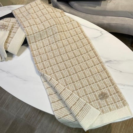 سكارف شانيل +كاب + قلفز 35*200