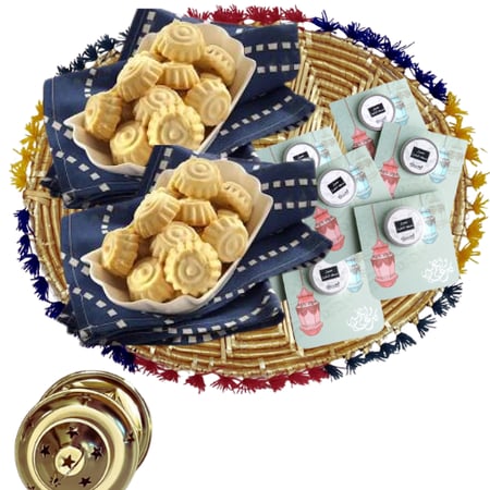 صينيه من السعف مزينه بخيوط ملونه