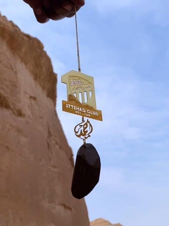 تعليقة سيارة بالاسم مع شعار نادي الاتحاد وعود بخور