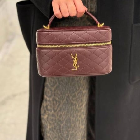 سان لوران عنابي