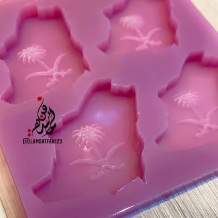 قالب السعودية سيفين ونخلة محفور 4.5 * 4 سم