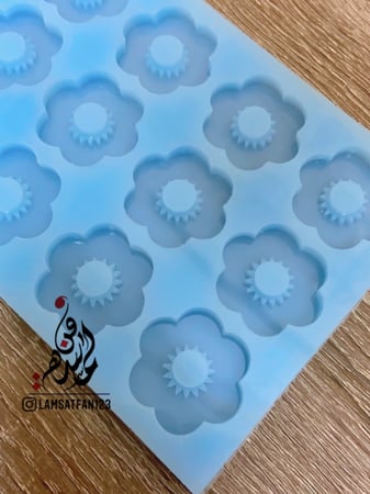 قالب وردات بفتحة في الوسط