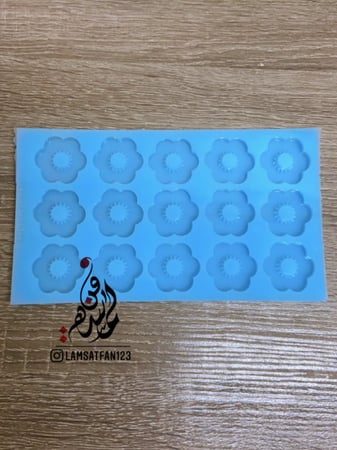 قالب وردات بفتحة في الوسط