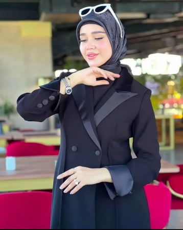 عباية بياقة تمنحك إحساس الراحة والأناقة