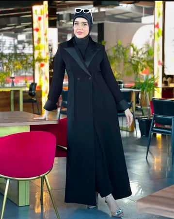 عباية بياقة تمنحك إحساس الراحة والأناقة