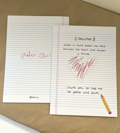 ملف ورقي لشكر معلم طفلك بتصميم يظهر كتابات الطفل هدية يومية مميز