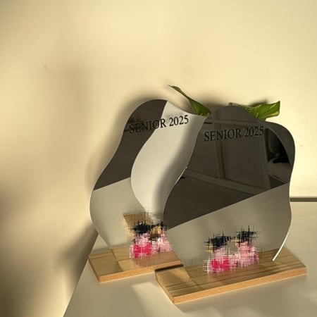 مرايا مع طباعة صور تخرج