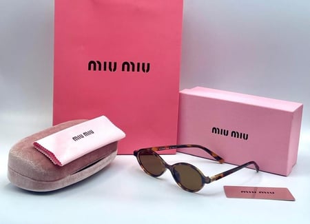 نظارة ماركة miu miu