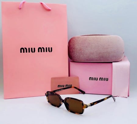 نظارة ماركة miu miu