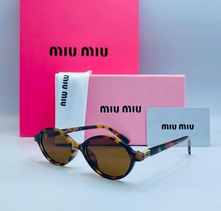 نظارة ماركة miu miu