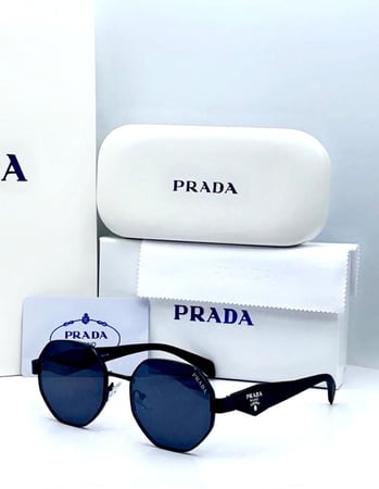 نظارة ماركة برادا اسود باستايل