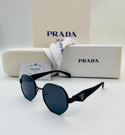 نظارة ماركة برادا اسود باستايل