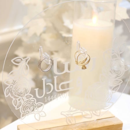 استاند لتقديم دبل العرسان