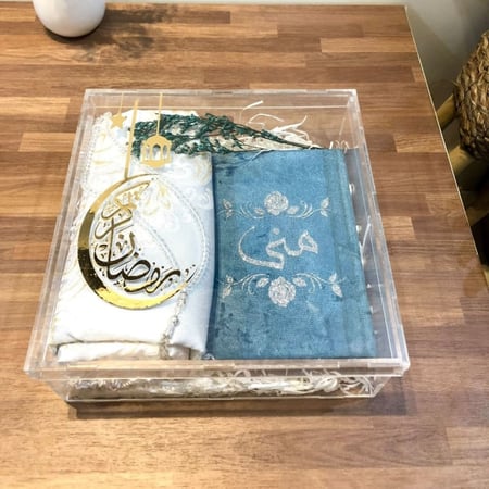 صندوق رمضاني مع عبارة تهنئة