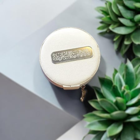 شنطة اكسسوارات مع ملصق مرايا بحفر