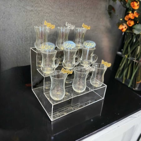 قاعدة مدرجة للاكواب والكاسات