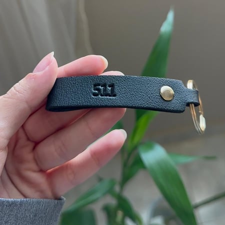 ميدالية مفاتيح حلقه ذهبية