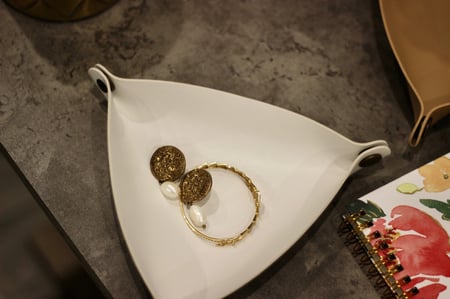 سلة جلد لمكتبك او منزلك او توزيعات بالأسم اوالأحرف المطلوبة