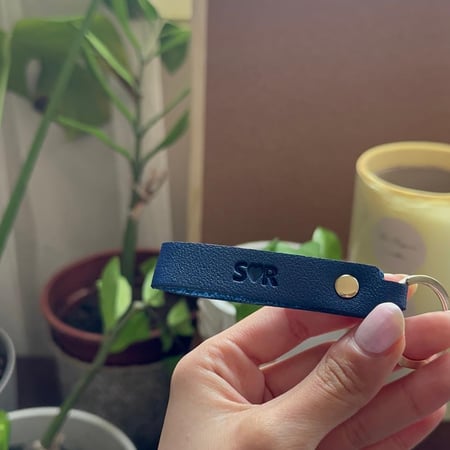 ميدالية مفاتيح حلقه ذهبية