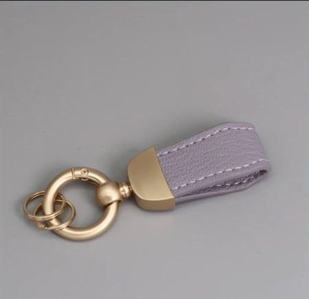 ميدالية مفاتيح جلد