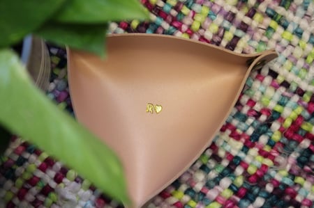 سلة جلد لمكتبك او منزلك او توزيعات بالأسم اوالأحرف المطلوبة