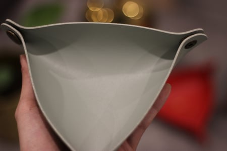 سلة جلد لمكتبك او منزلك او توزيعات بالأسم اوالأحرف المطلوبة