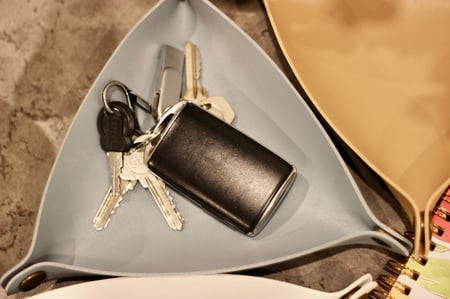 سلة جلد لمكتبك او منزلك او توزيعات بالأسم اوالأحرف المطلوبة