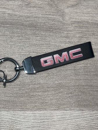 ميدالية جمس GMC جلد