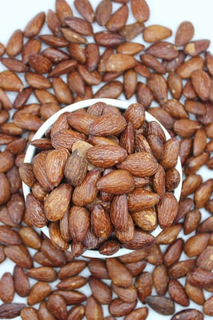 لوز محمص ليمون