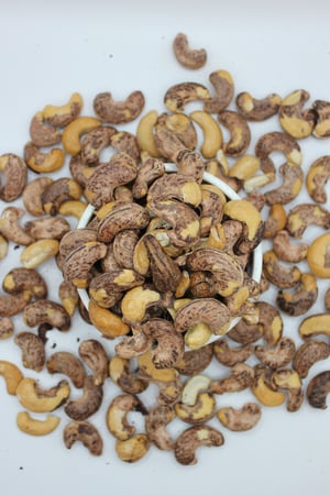 كاجو بالقشر جامبو