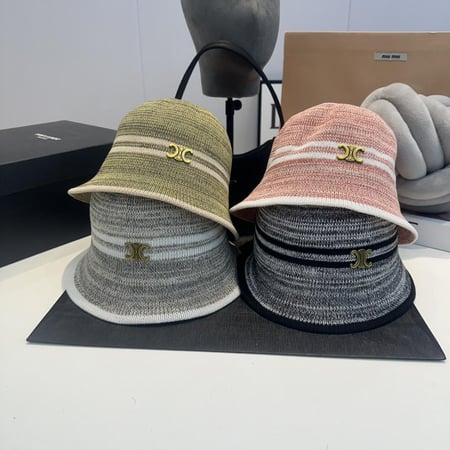 قبعه من شانيل